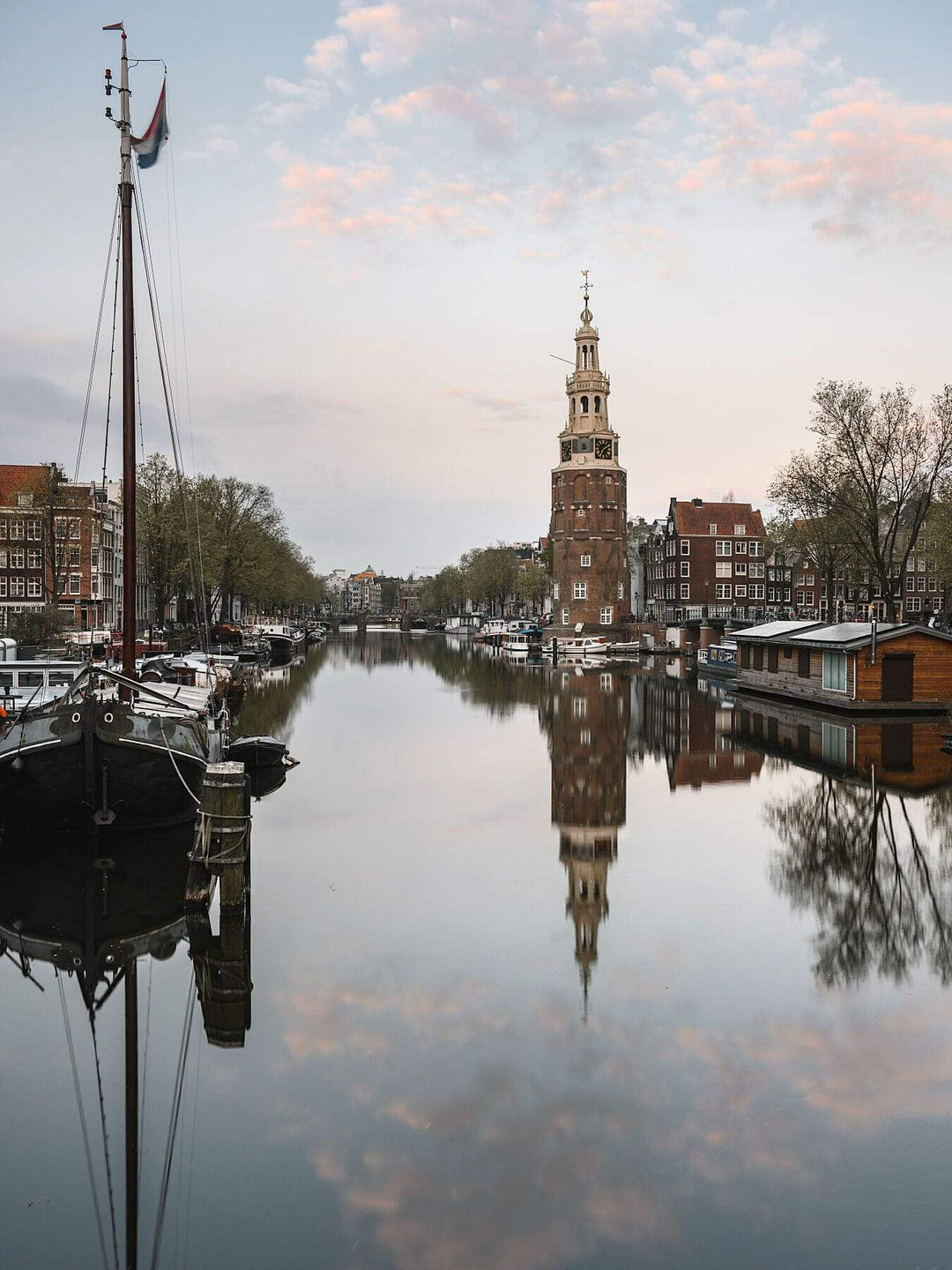 Torre Montelbaans, canal y casas antiguas en Amsterdam l Lámina