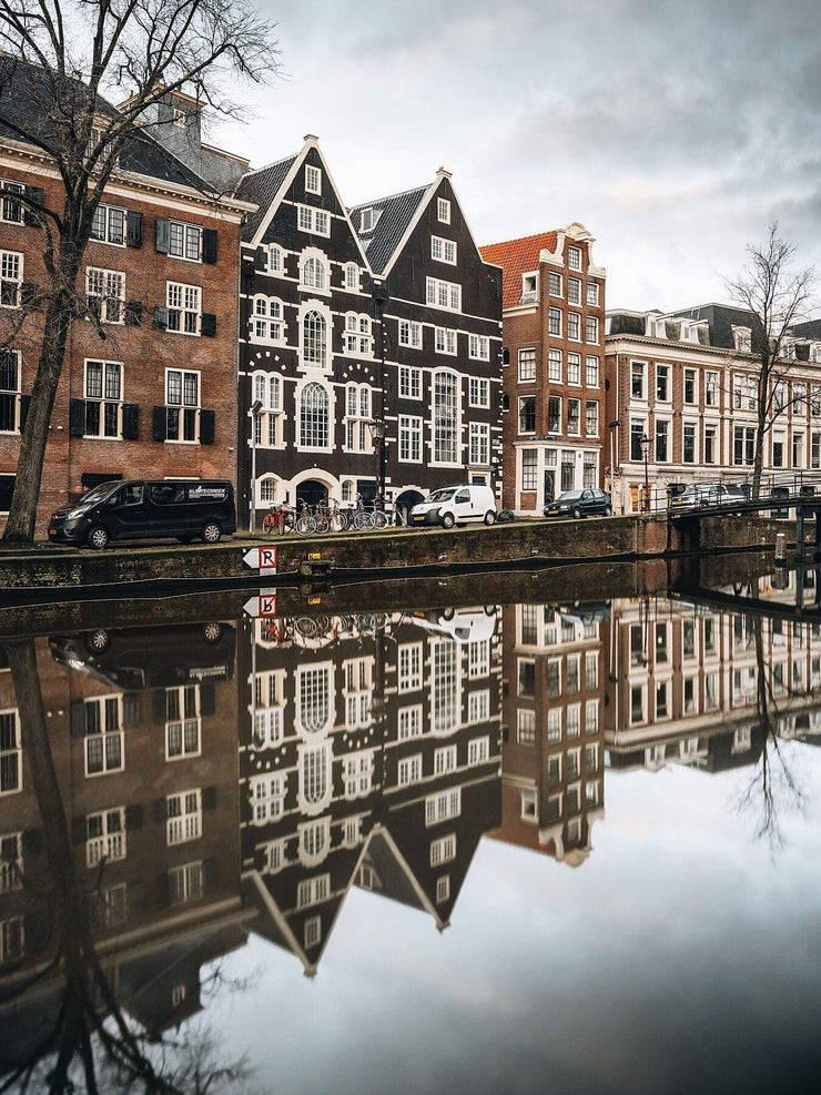 Canal and houses on Oudezijds Voorburgwal | Amsterdam - lorenacirstea