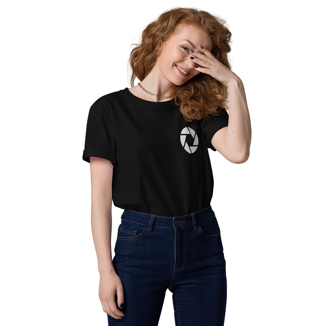 Diseño de apertura l Camiseta unisex de algodón orgánico.